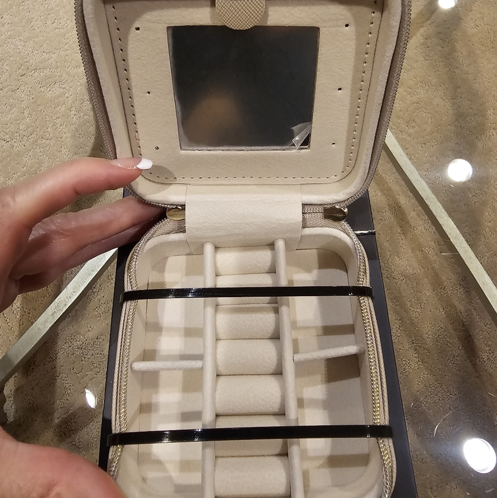 French Connection Cream Jewelry Organizer